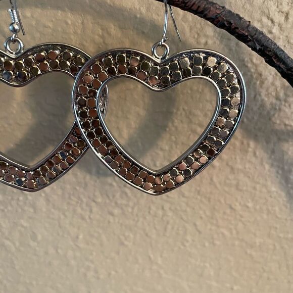 Metal art heart two tone gold and silver earrings - Picture 9 of 9
